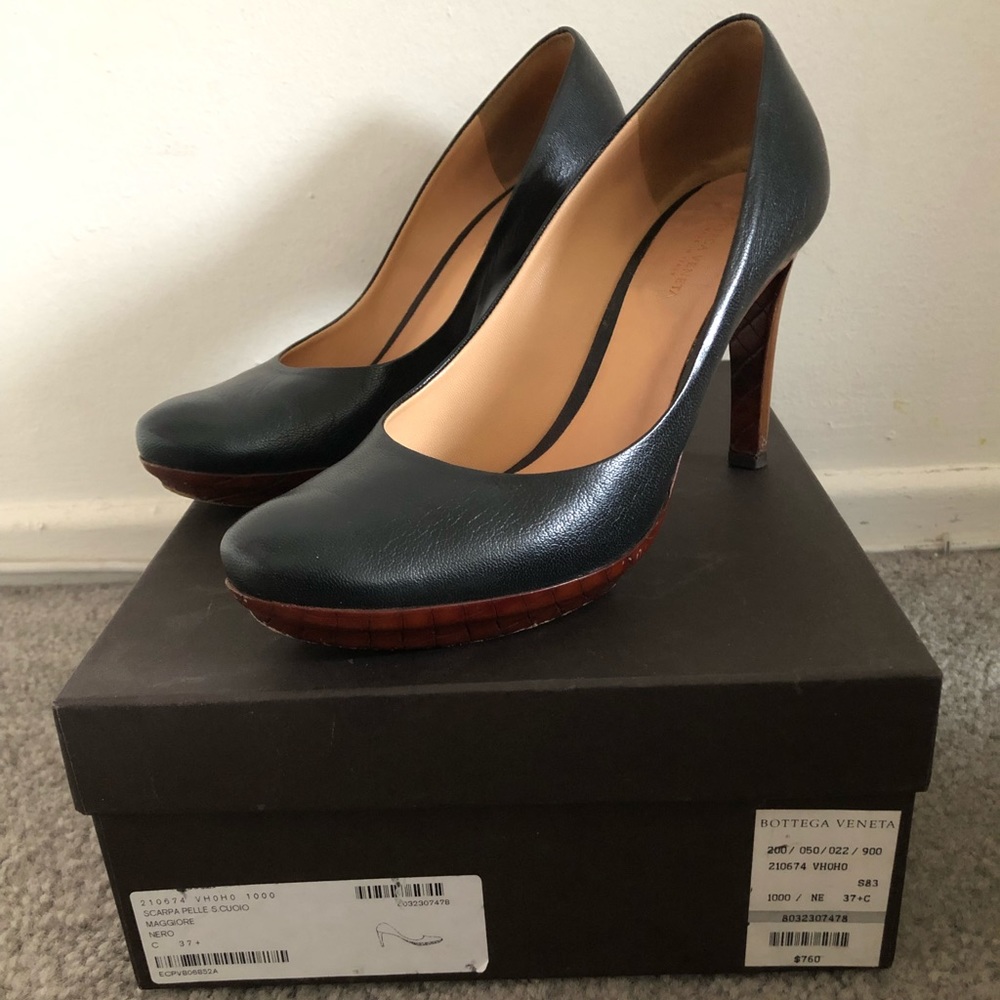 EUC Bottega Veneta Black Pump w/ original box